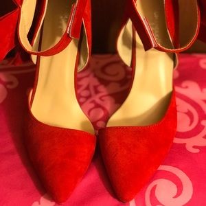 Gumanduo Red Heels with Side Bow
